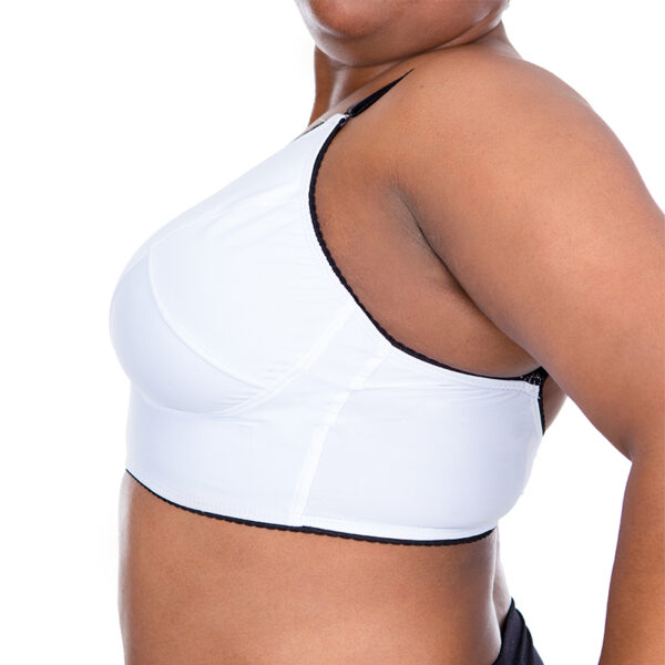 Yimi Lingerie Everyday Bra illustrating a good fitting bra.