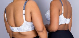 Yimi Lingerie Plunge Bra illustrating a good fitting bra.
